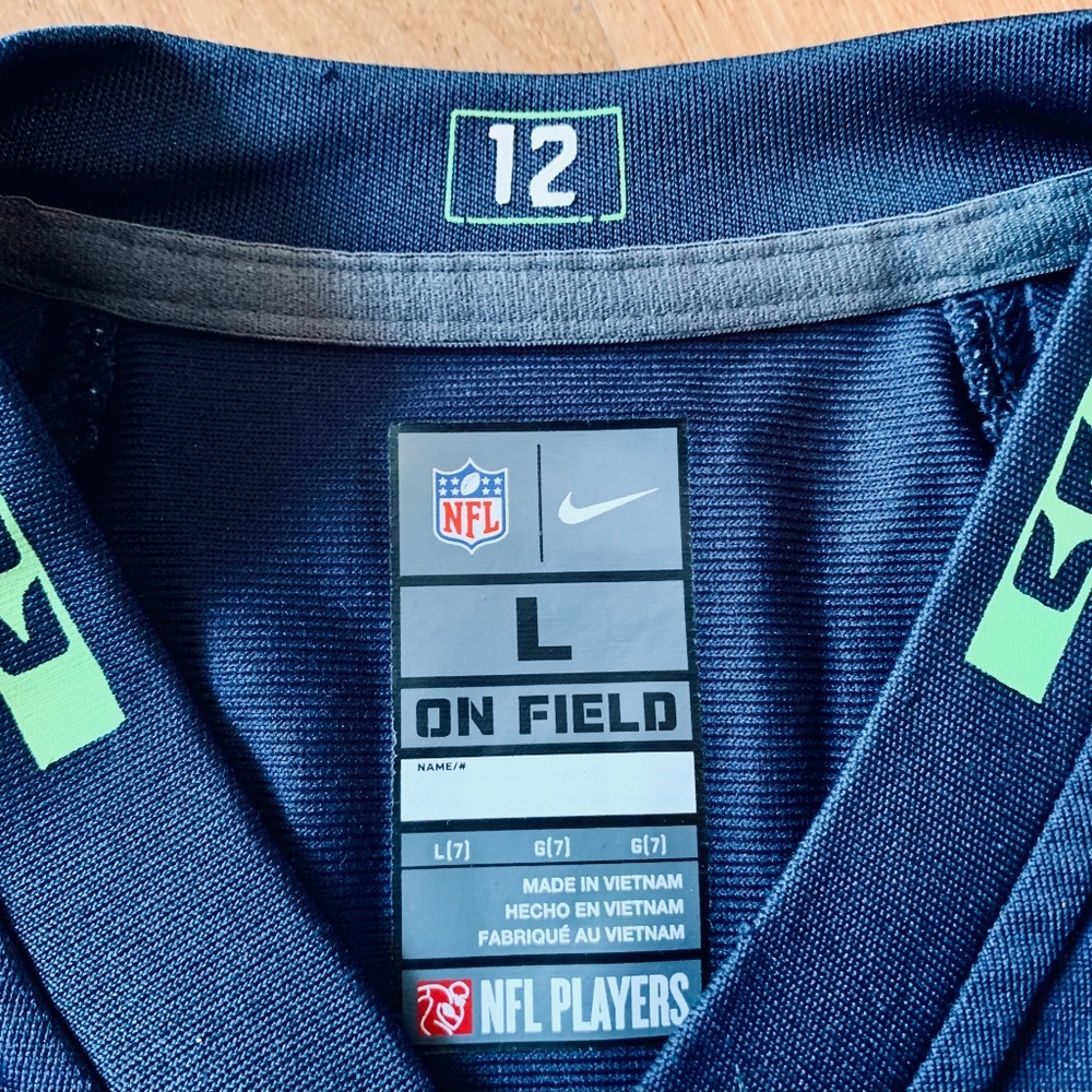 Seattle Seahawks Wilson jersey with extra card